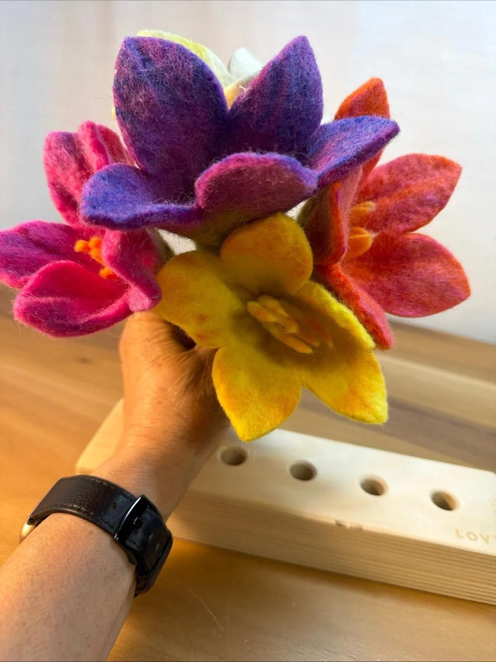 Lovevery Felt Flowers In A Row w/Wood Stand The Helper Play Kit Montessori Toy